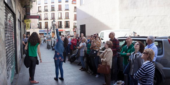 Paseo_rebrota_malasaña_rojomenta_5